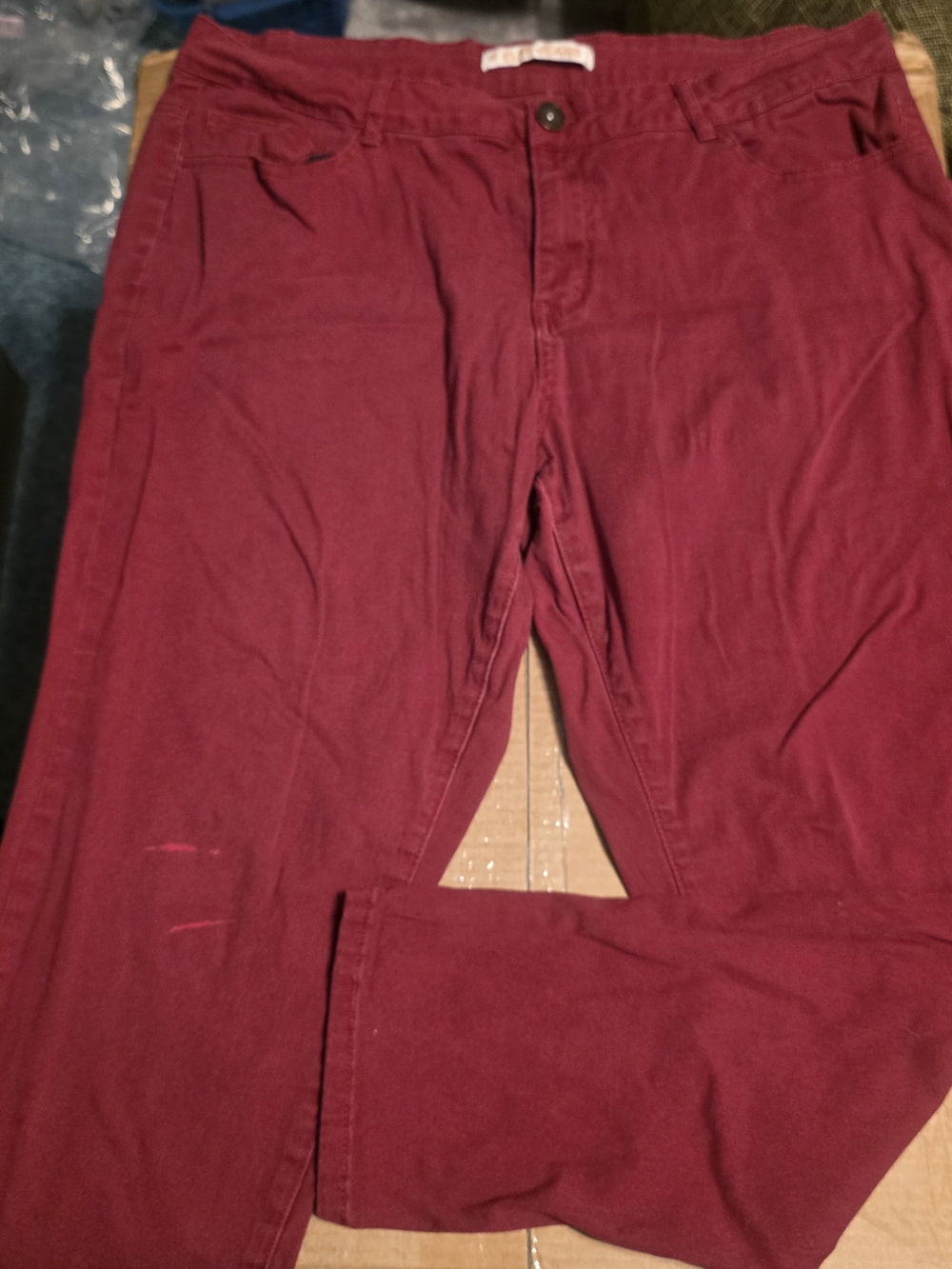 Elite Jeans Straight-Leg Women's Pants in Burgundy 17/18